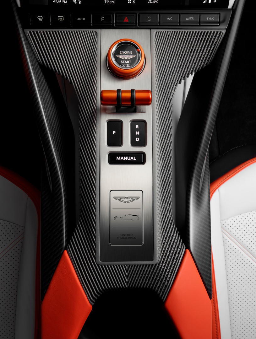 SMALL_Aston Martin Valen_15